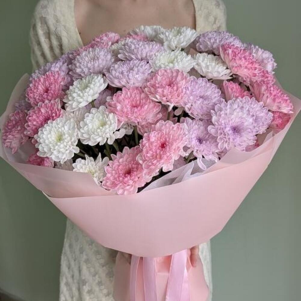 Нежный букет из 11 хризантем