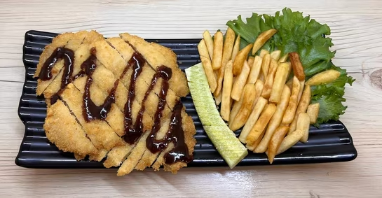 Куриная отбивная в соусе тонкатсу+фри