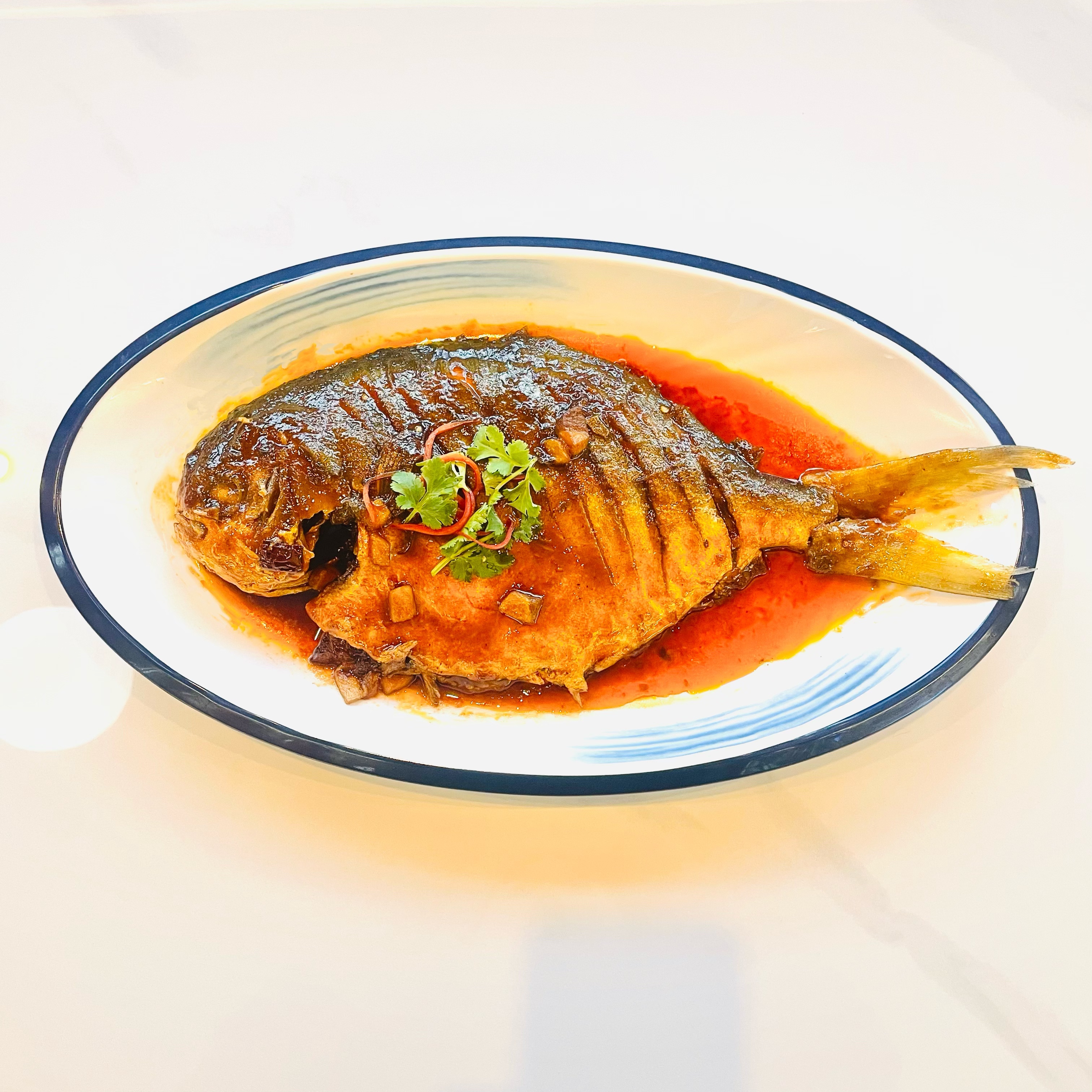 H-37 红烧金鲳鱼 Жареный золотистый помфрет.