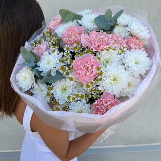Сборный,объемный букет с ромашками 