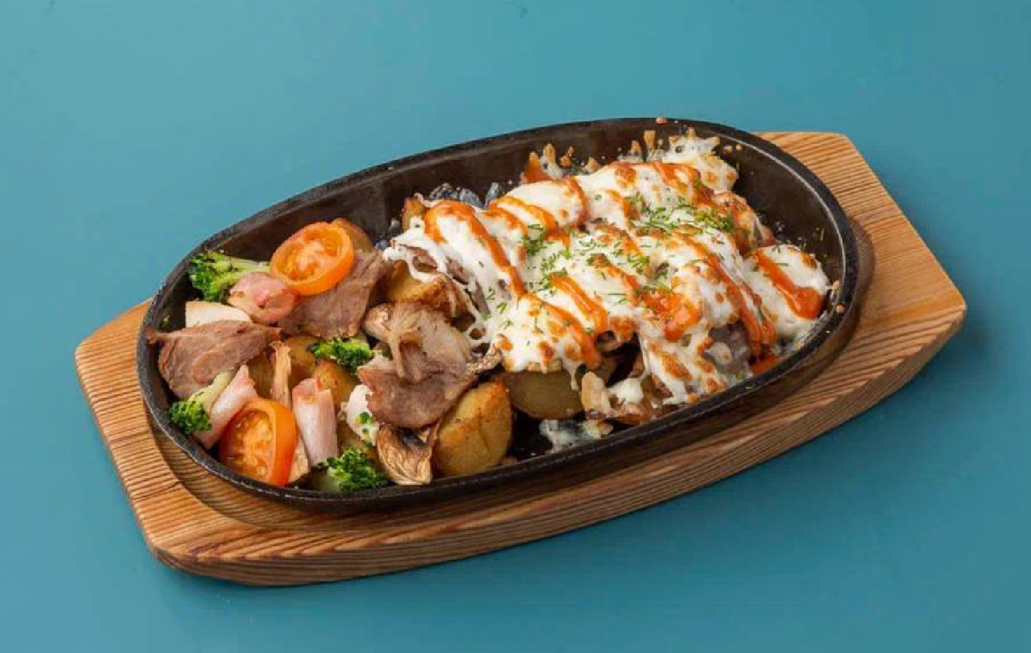 Сытная мясная сковородка