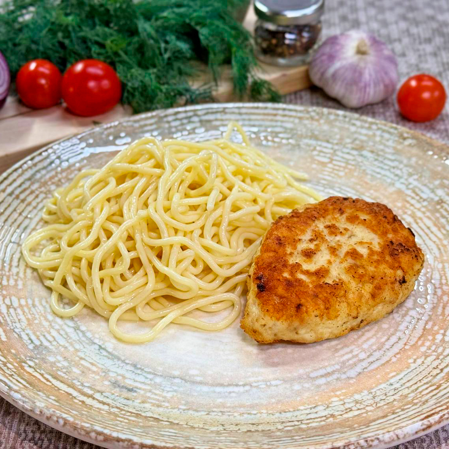 Спагетти с котлеткой