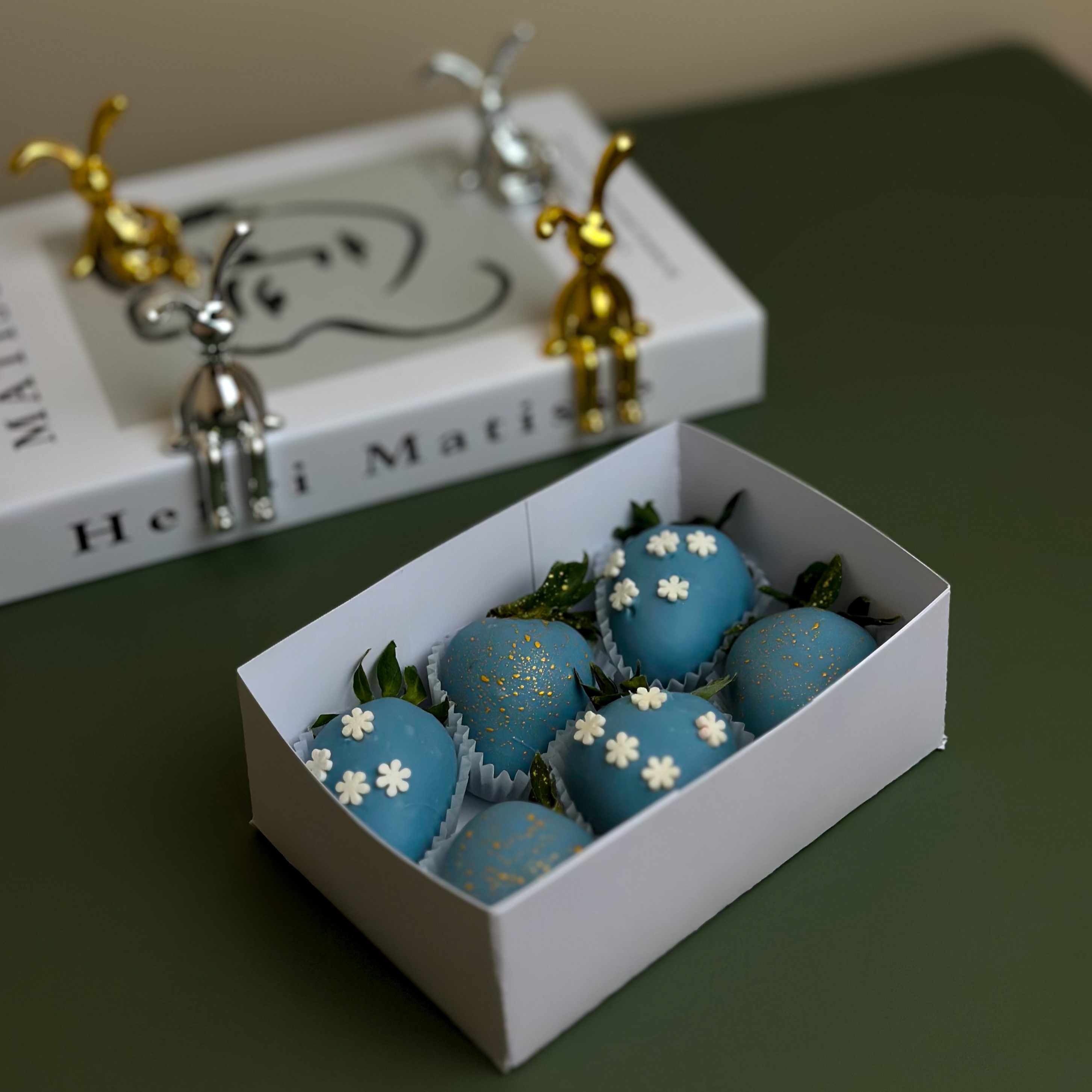 Снежная клубника в шоколаде