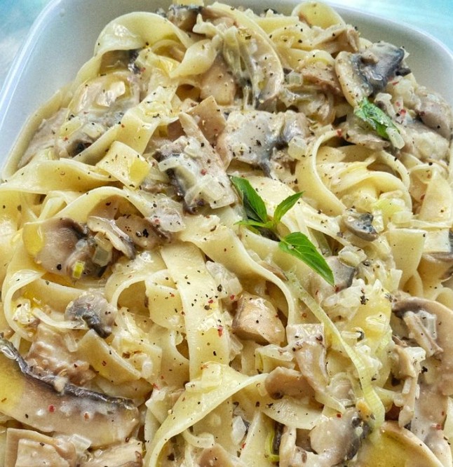 Фетучини с грибами и курицей