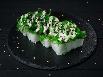 Ролл Унаги с чукой