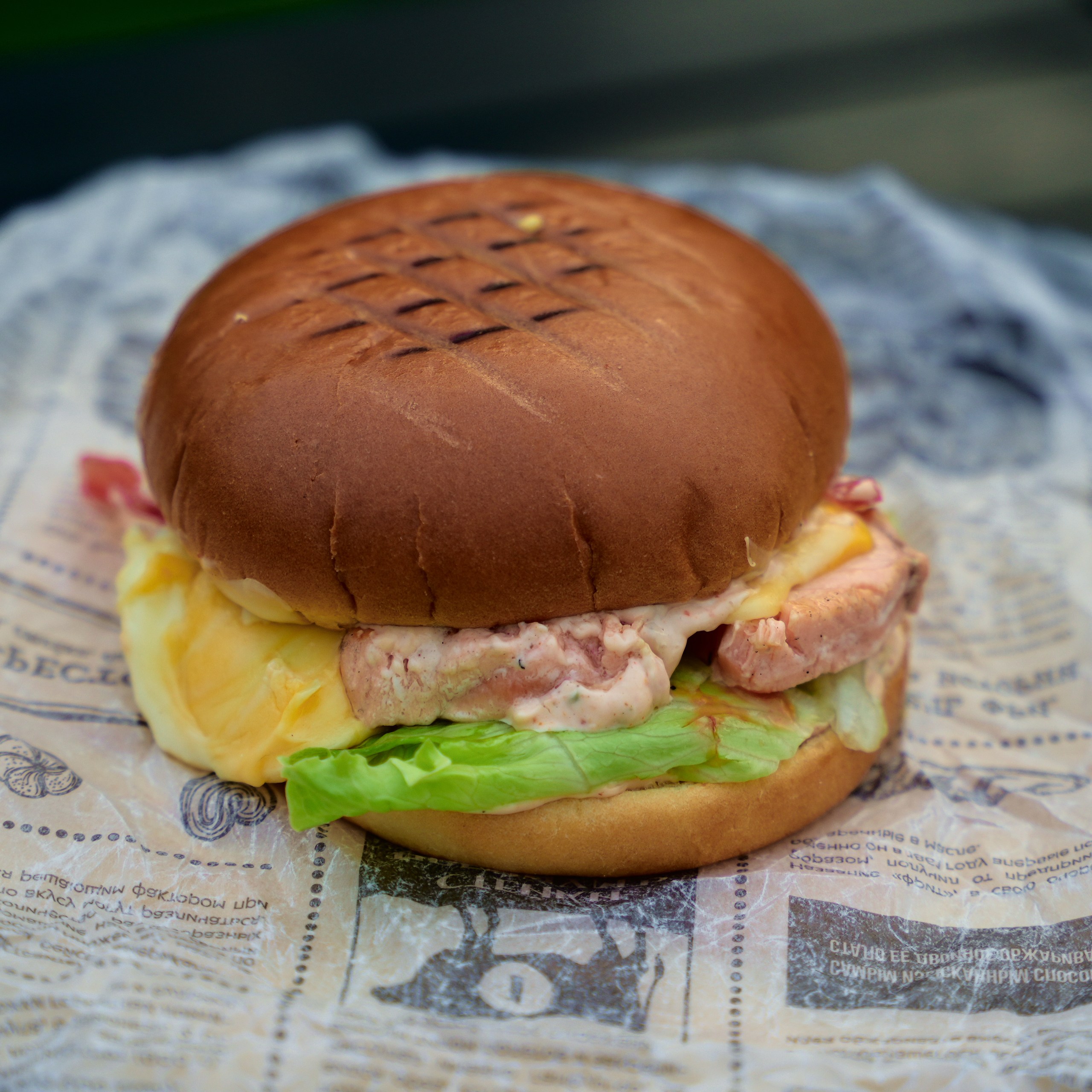 Бургер с лососем