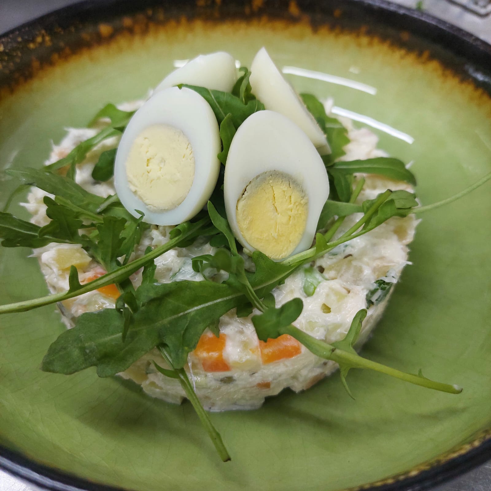 Архангельский салат с копченой треской