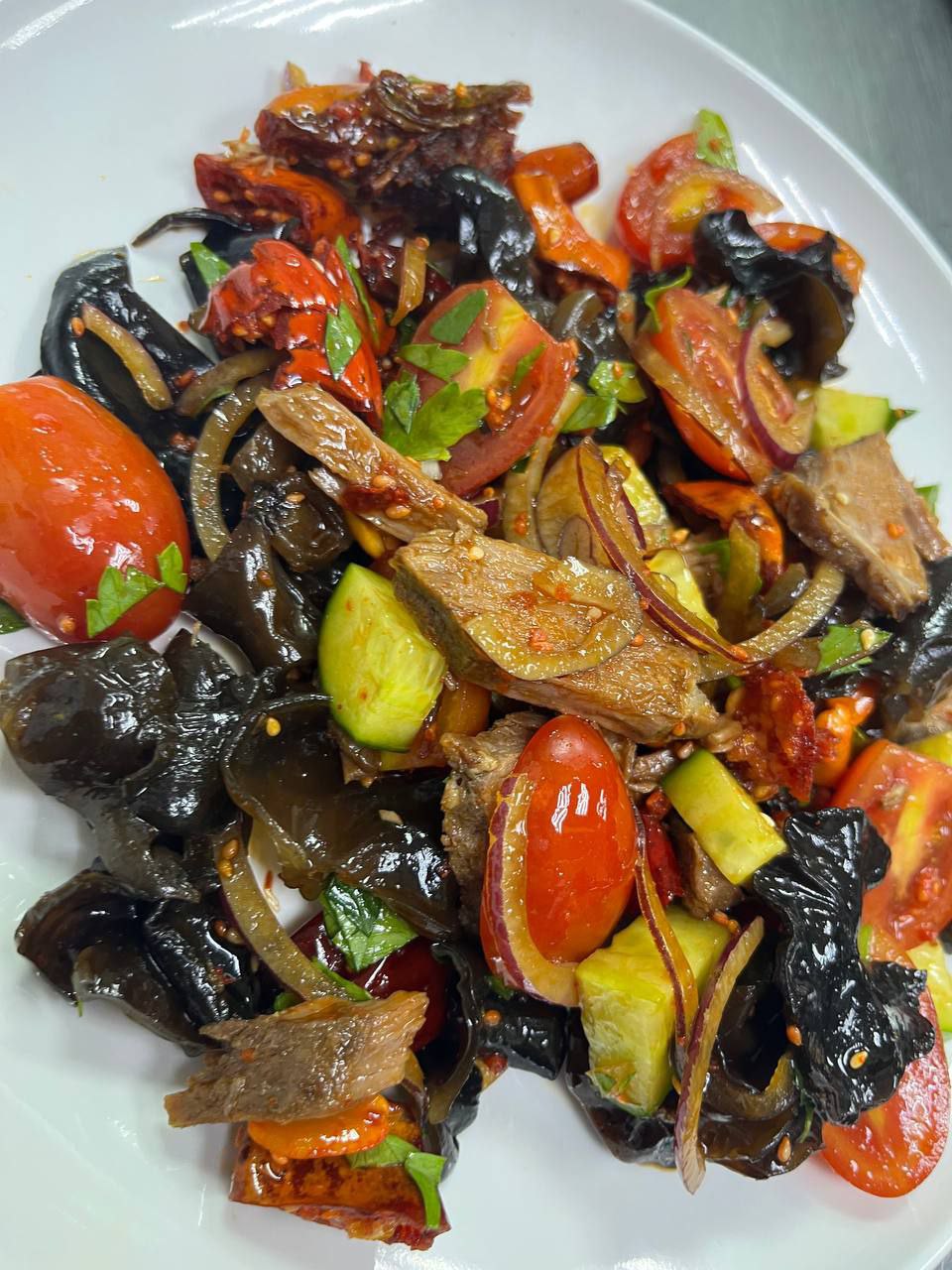 Салат из говядины с арахисом