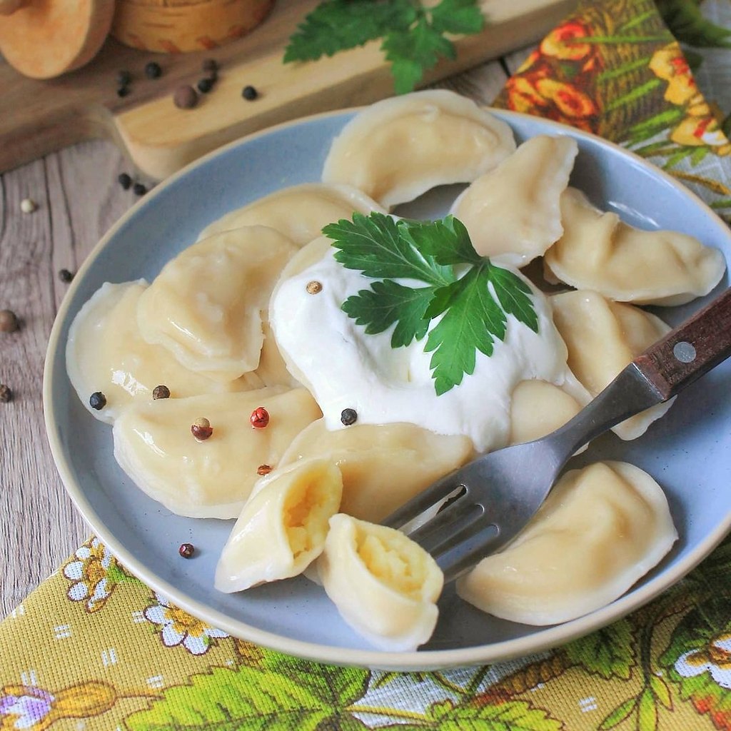 Вареники с картофелем + сметана