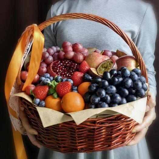 Мега витаминный подарок корзина с фруктами