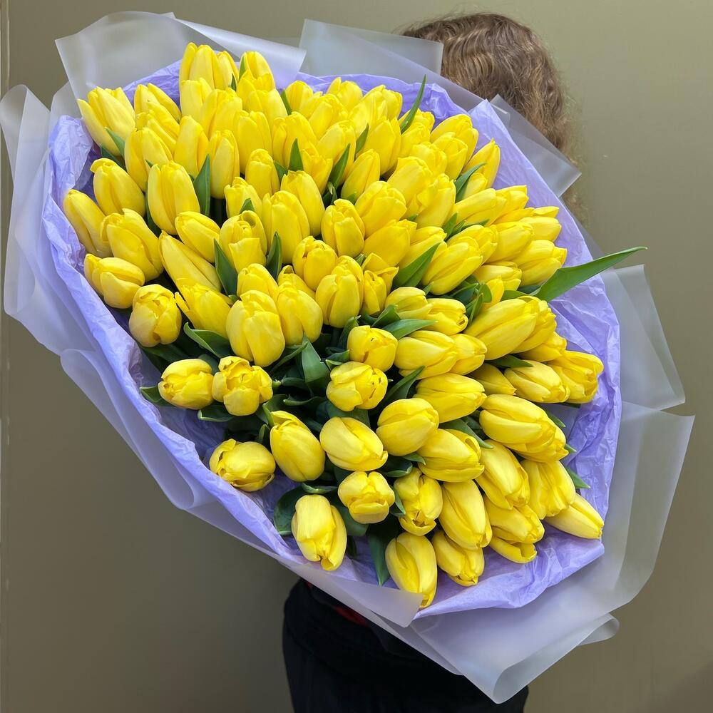 101 желтый тюльпан в оформлении