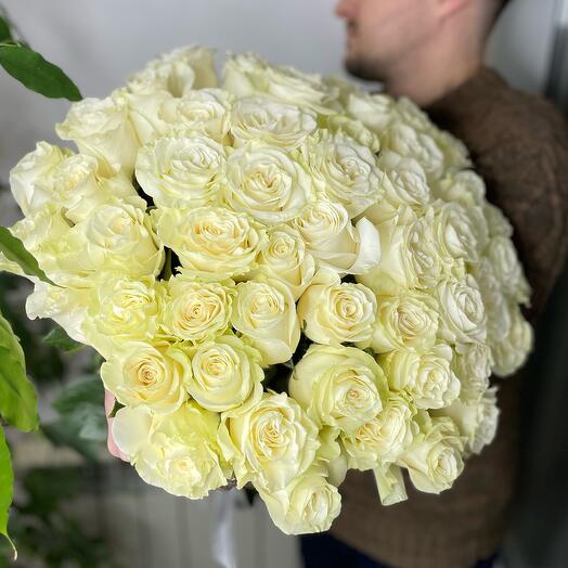 Моно-букет из белых роз