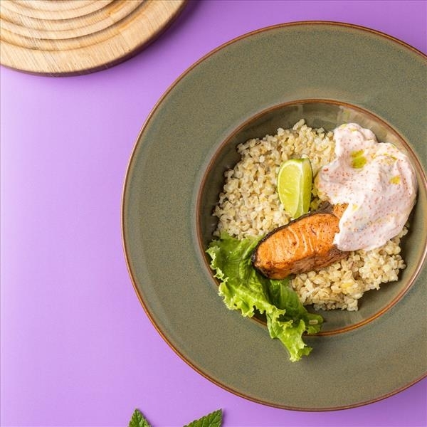 Стейк из лосося с булгуром