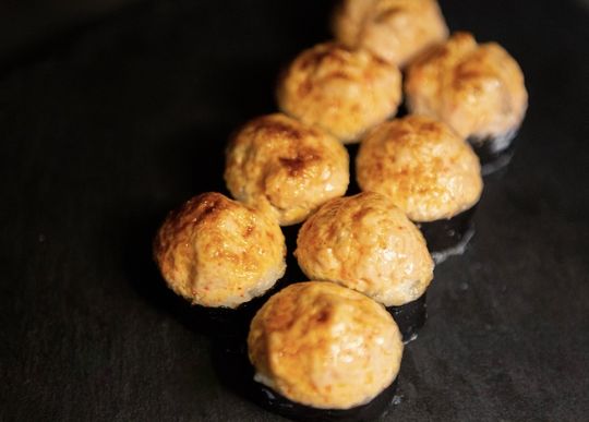 Запеченный ролл с тунцом