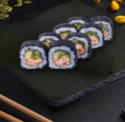 Ролл с лососем терияки Black Цезарь