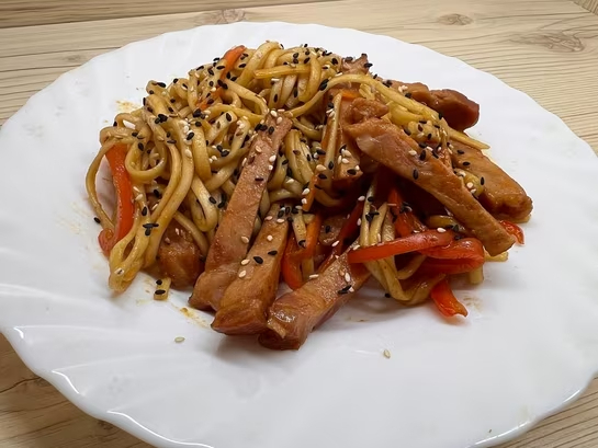 Лапша-WOK со свининой.