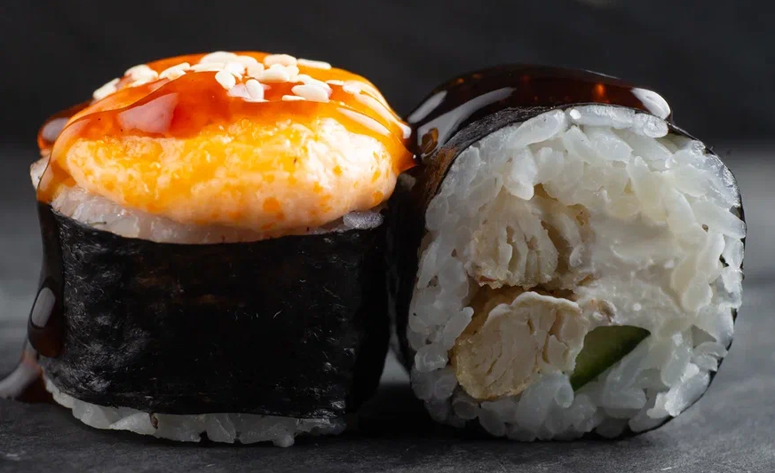 Запеченный ролл с курицей