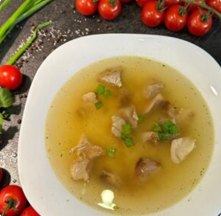 Бульон с шашлыком из cвинoй шейки