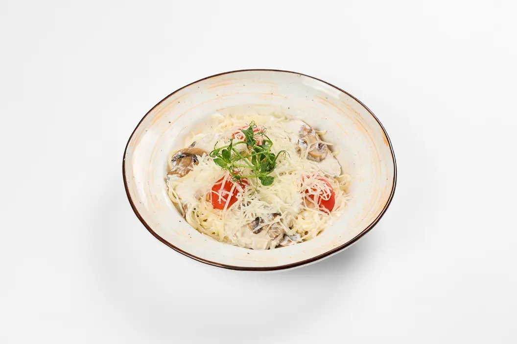 Паста с курицей и грибами