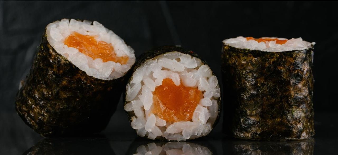 Ролл маки с лососем (6 шт)