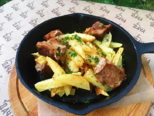 Сковородка с картофелем и мясом