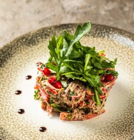 Салат с пряной говядиной, болгарским перцем