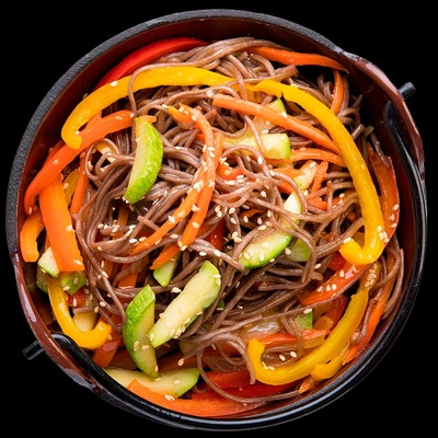 Лапша гречневая с овощами