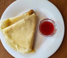 Блин с малиновым вареньем
