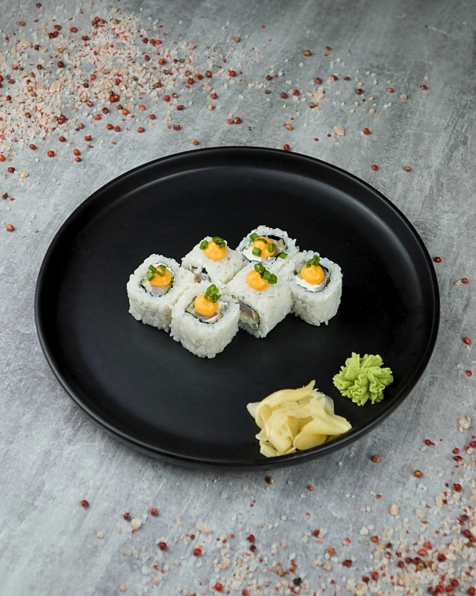 *Ролл  с  хрустящим окунем