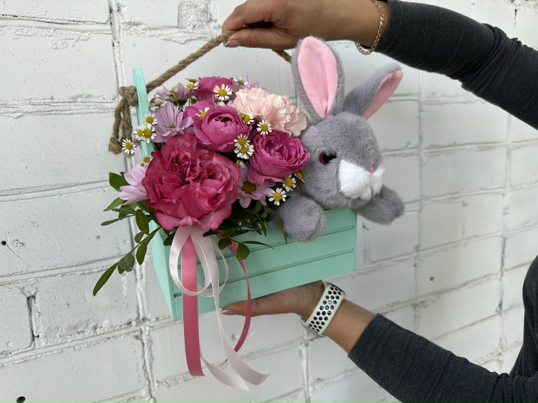 Композиция с плюшевым зайкой