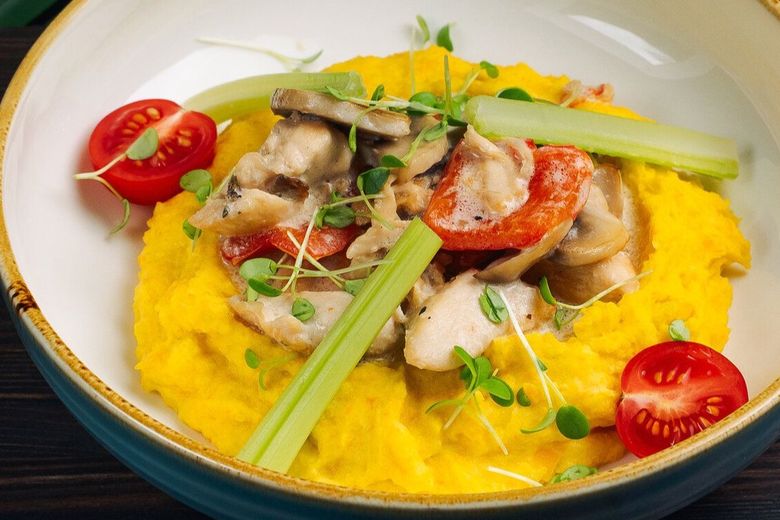 Фрикасе из цыпленка с бабушкиным пюре