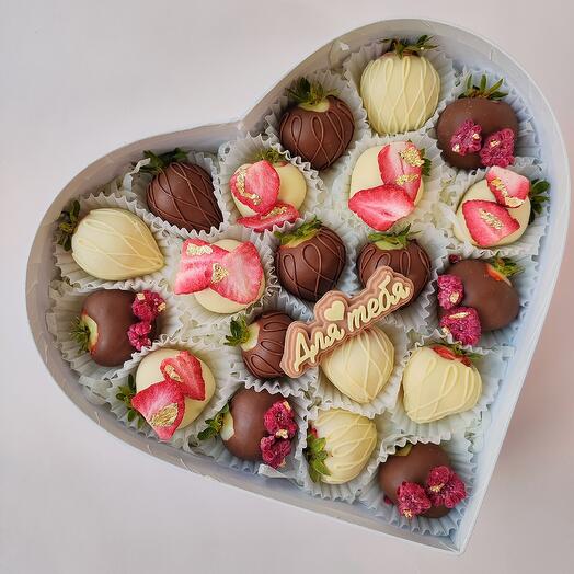Клубника в шоколаде, сердце белое "Для тебя"