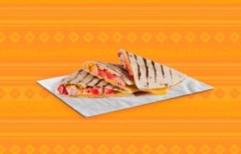 КЕСАДИЛЬЯ С БЕКОНОМ И ОВОЩАМИ