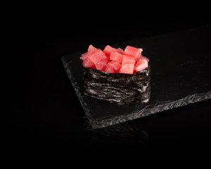 Гункан с тунцом