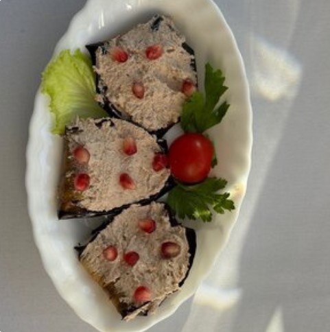 Баклажаны, фарш. грецким орехом и спец.