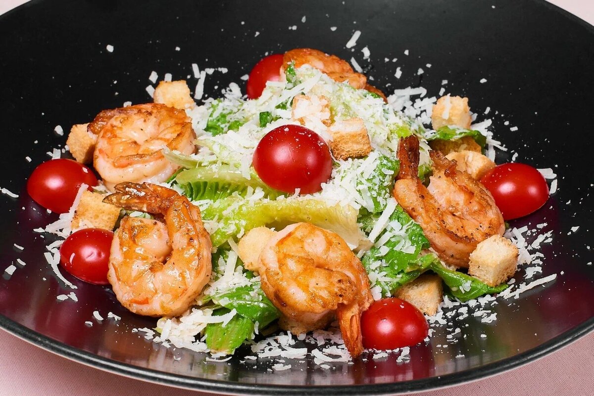 Салат "Цезарь с креветками"