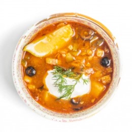 Мясной суп с оливками