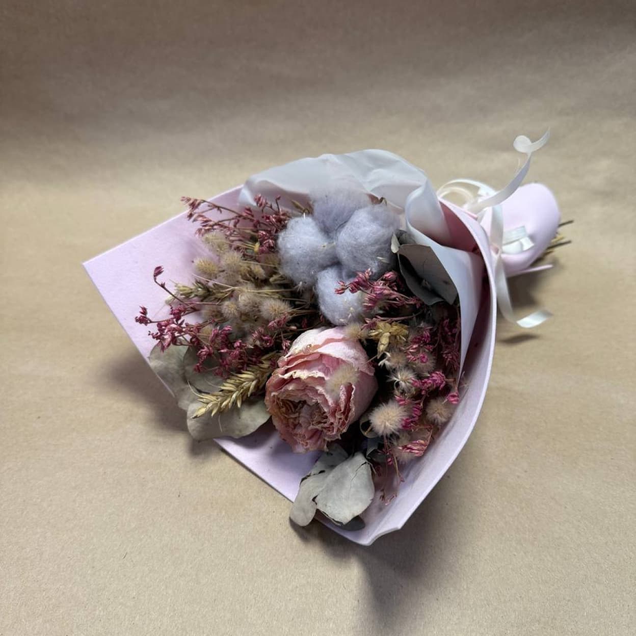 Букет из сухоцветов с розой