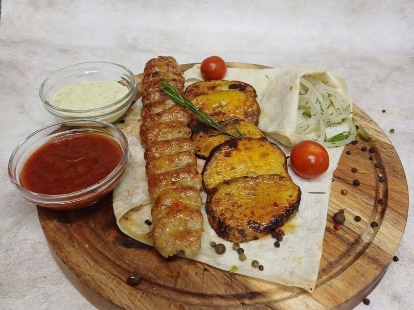 Диетический куриный ланч с кебабом