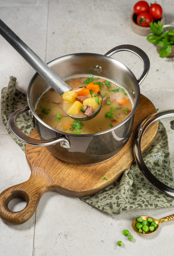 Суп гороховый с колбасками