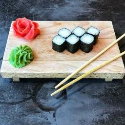 Ролл с кальмаром х/к
