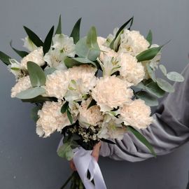 Букет с гвоздикой и альстромерией
