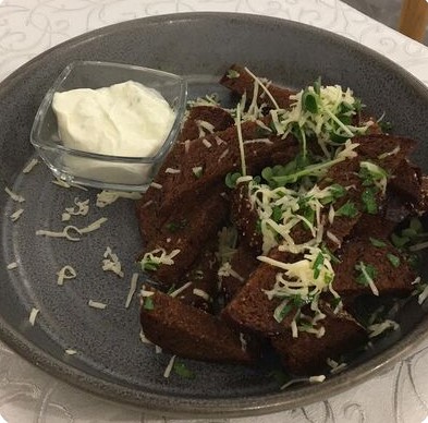 Гренки с сыром, чесноком и зеленью