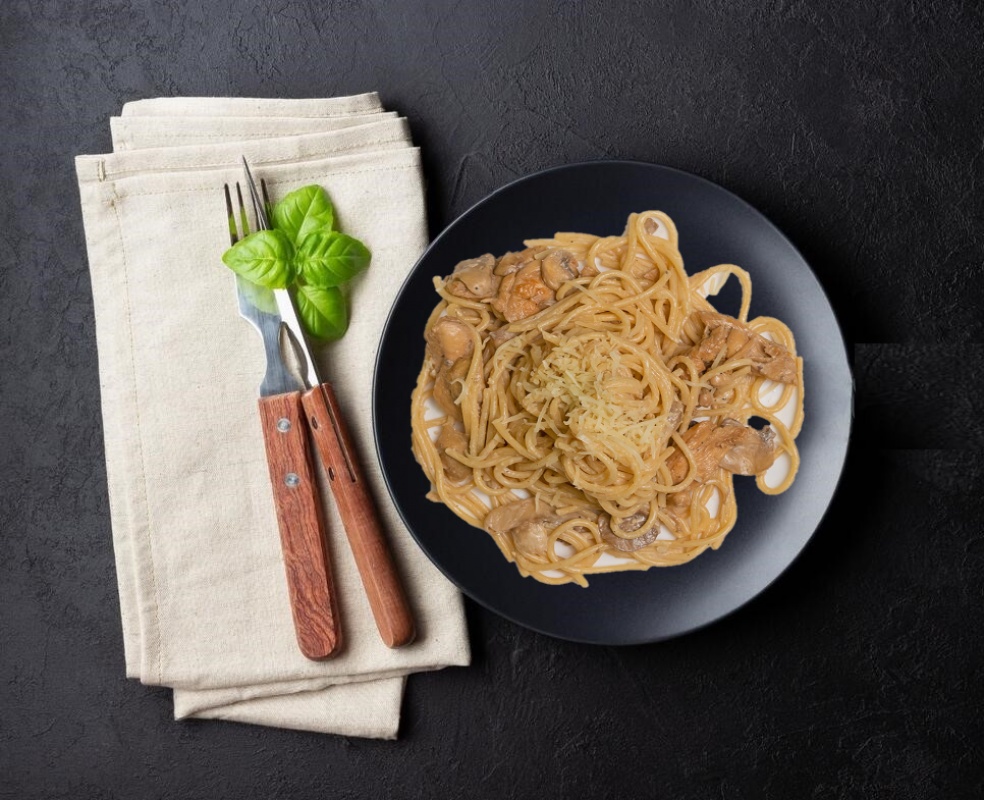 Паста с курицей и грибами Феттуччине