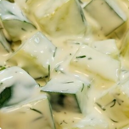 Салат из огурцов со сметаной