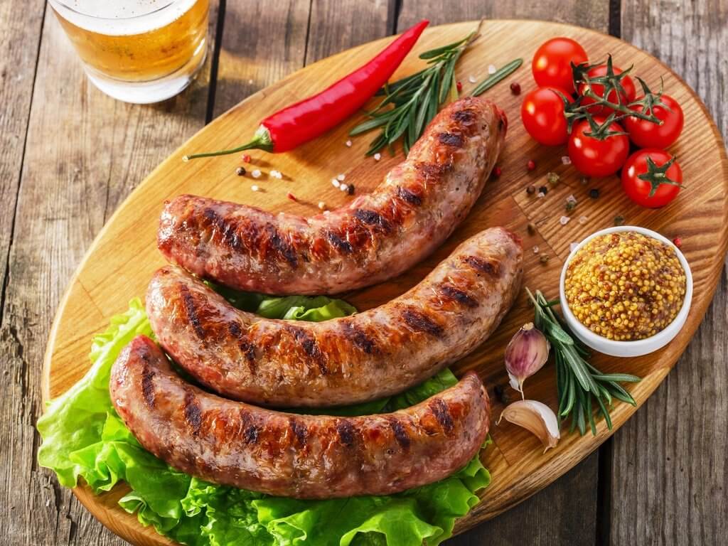 Колбаски на углях из курицы Халяль