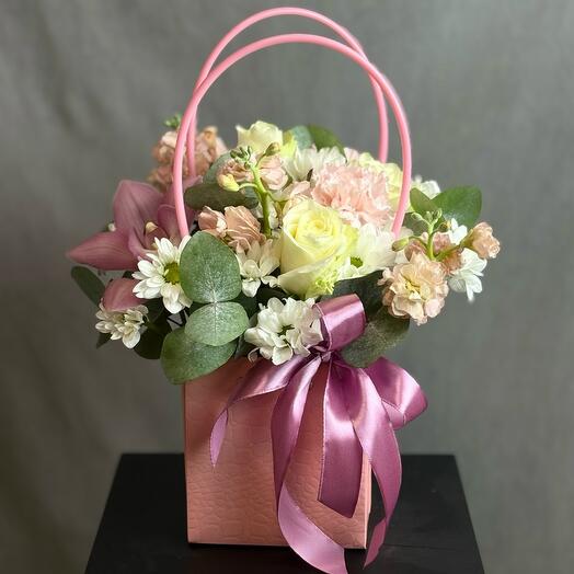 Нежная сумочка с цветами