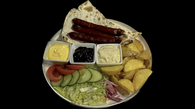 С охотничьими колбасками и картофелем по-деревенски