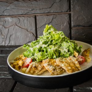 Салат цезарь с курицей