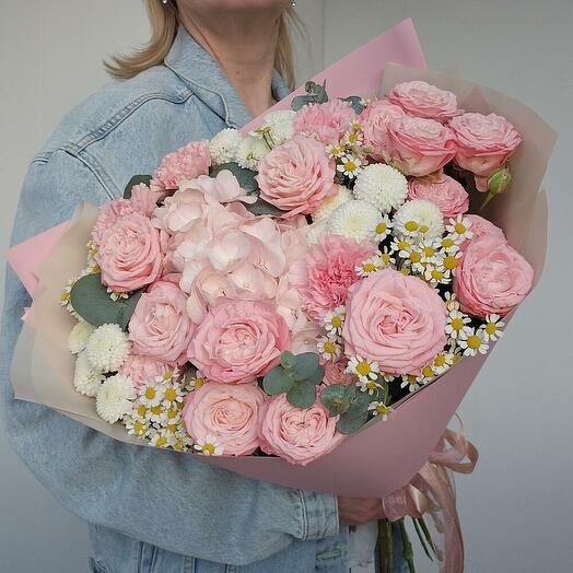 Букет на день рождение ,кустовая роза,гортензия 